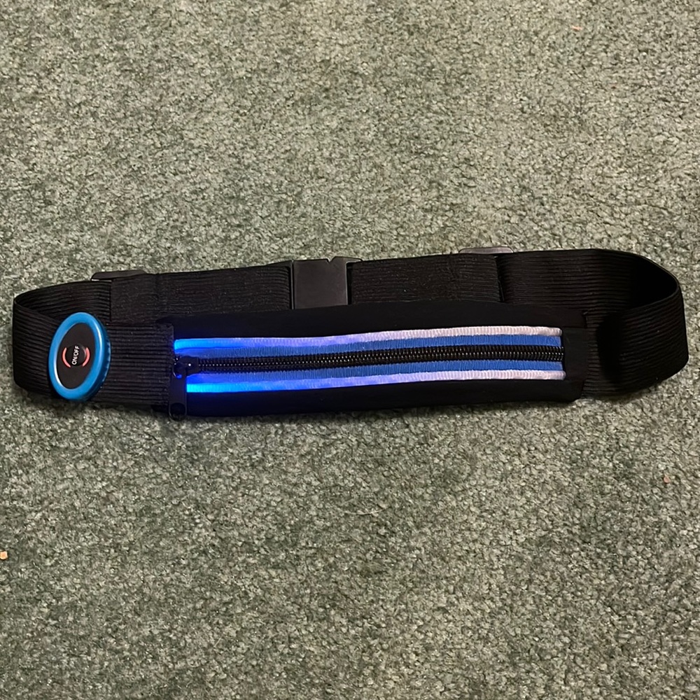 Light up running belt with adjustable buckle